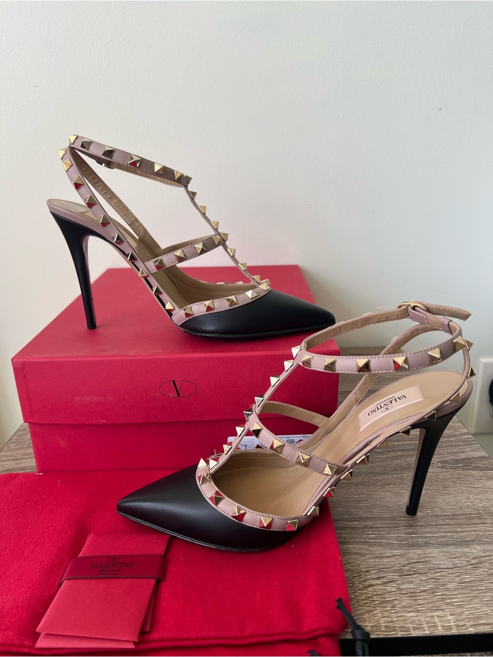 EUC Authentic Valentino Rockstud Heels Classic Black Noir Poudre 40